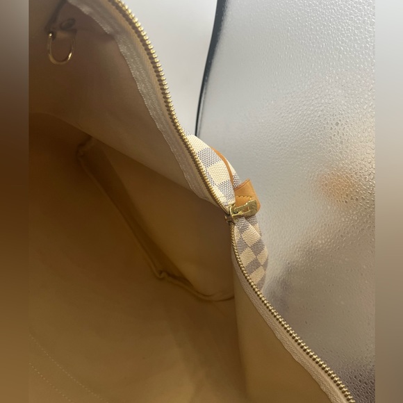 Louis Vuitton Damier Azure double zippered Keepall. - Picture 16 of 16